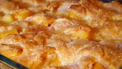 Delicious Peach Cobbler: A Simple Dessert with a Golden Topping
